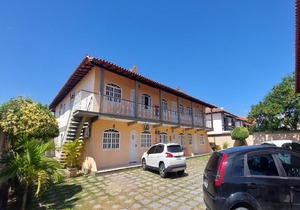 Ótimo apto de quarto, sala, cozinha e banheiro em Cabo Frio - caução garantia 200,00 - acomoda até 6 pessoas confortavelmente em camas - WiFi na área externa no condomínio