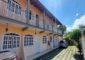 Ótimo apto de quarto, sala, cozinha e banheiro em Cabo Frio - caução garantia 200,00 - acomoda até 6 pessoas confortavelmente em camas - WiFi na área externa no condomínio