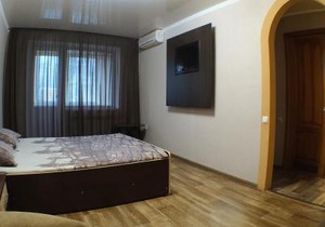 Апартаменты в центре Металлургов 27 KR Apartments