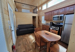 076 Tiny Home near Grand Canyon South Rim Sleeps 8