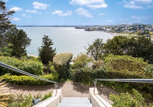 1 Astor House - stunning south facing uninterrupted sea views with balcony