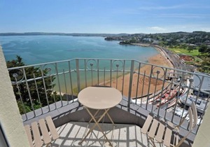 1 Astor House - stunning south facing uninterrupted sea views with balcony