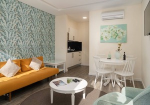 1-bed Garden Apt 3 in character Babosas Village