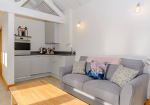 1 bedroom accommodation in Thornhill, near Royal Wootton Bassett