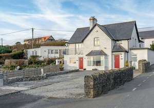 1 bedroom accommodation in Mawgan Porth, near Newquay