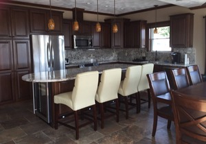 1 Block from the crashing waves of Long Sands Beach, great for entertaining!!