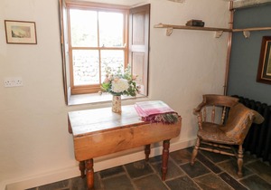 1 BORTHWEN COTTAGES, pet friendly, with open fire in Dyffryn Ardudwy