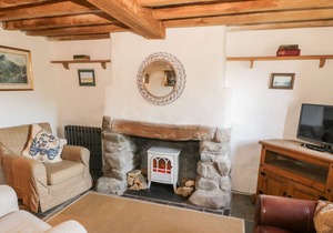 1 BORTHWEN COTTAGES, pet friendly, with open fire in Dyffryn Ardudwy