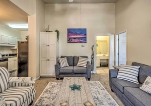 1 Mi to Coast: Myrtle Beach Condo w/Pool Access!