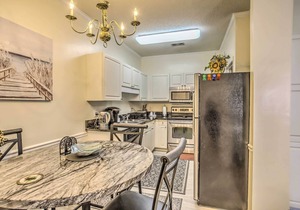 1 Mi to Coast: Myrtle Beach Condo w/Pool Access!