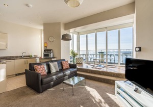10 Astor House - premier one bed apartment with stunning uninterrupted sea views and large balcony