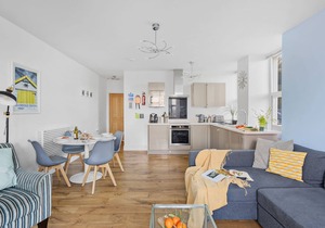 10 At The Beach, Torcross - an apartment that sleeps 6 guests in 2 bedrooms