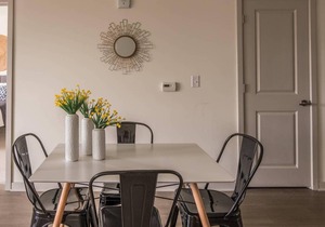 100 m² Apartment ∙ 1 bedroom ∙ 2 guests