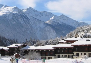 100m from ski slopes, 2nd floor, balcony, parking, tv, ski locker, 47m², La Norma