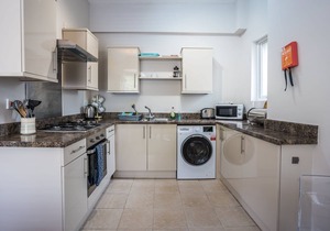 11 Astor House - one bed modern and comfortable ground floor apartment