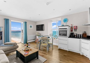 11 At The Beach, Torcross - an apartment that sleeps 4 guests in 2 bedrooms