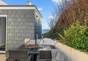 11 At The Beach, Torcross - an apartment that sleeps 4 guests in 2 bedrooms