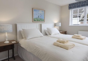 11 Robinsons Row, SALCOMBE
