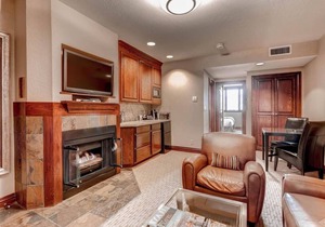 112^ Ski in/out + Ski Valet, 4 Season Pool & Spa!
