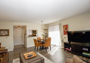 136 Lakeview - 2 bed/2 bath condo with access to the community pool!