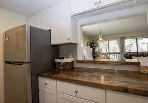136 Lakeview - 2 bed/2 bath condo with access to the community pool!