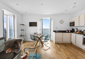 14 At The Beach, Torcross - an apartment that sleeps 4 guests in 2 bedrooms