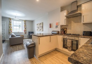 15 Trinity Mews - coaching mews just a few steps from harbour and town centre in quiet cul de sac -