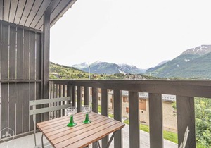 150m from resort center, 2nd floor, balcony, tv, ski locker, 21m², Aussois