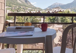 150m from ski slopes, 5th floor, balcony, parking, tv, ski locker, 30m², Serre Chevalier