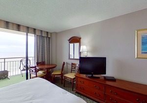 15th Floor Ocean View, Dog-Friendly Studio w/ AC, WiFi, Shared Pool/Hot Tub
