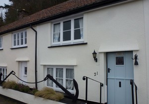 17th C Fisherman's Cottage, quiet Harbour location opposite Beach with Sea Views