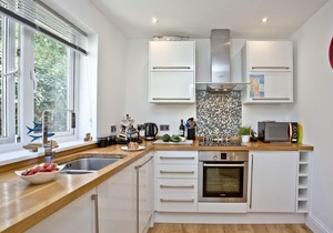 19 At The Beach - an apartment that sleeps 4 guests in 1 bedroom