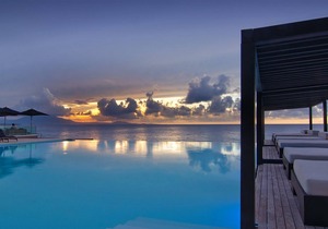 1BD beachfront condo in gated luxury residence, gym/pool, near everything