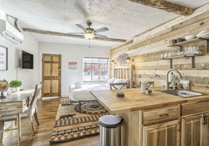 1BD Suite✶Old Colorado City & Hiking!✶Dogs Welcome