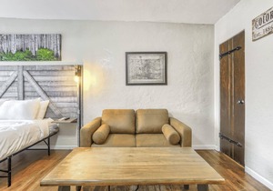 1BD Suite Trails & Garden of the Gods Dogs Welcome
