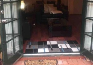 1bedroom extremely spacious 5*location kings park apartment. walk to CBD