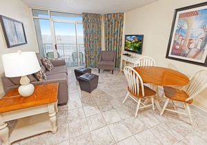 1BR/1BA Oceanfront condo w/Kitchen & Balcony in Center of MB, #603