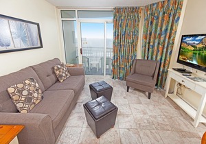 1BR/1BA Oceanfront condo w/Kitchen & Balcony in Center of MB, #603