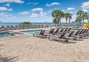1BR/1BA Oceanfront condo w/Kitchen & Balcony in Center of MB, #455