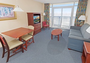 1BR/1BA Oceanfront condo w/Kitchen & Balcony in Center of MB, #455