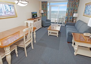 1BR/1BA Oceanfront condo w/Kitchen & Balcony in Center of MB, #655