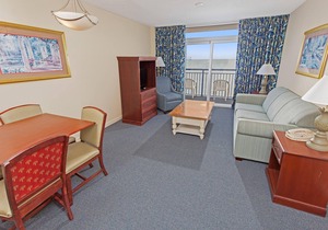 1BR/1BA Oceanfront condo w/Kitchen & Balcony in Center of MB, #1355