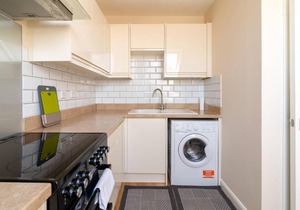 1BR Apt near River Thames by GuestReady