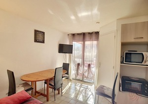 1BR Flat with terrace, parking and wifi in Lamalou