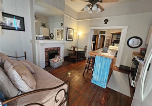 1BR Sleeps 2-4, GREAT UPTOWN LOCATION!
