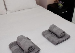 (1FG-13) Dreams Unlimited- Staines/Heathrow
