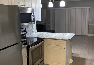 1st Floor Unit W/Patio, Golf Course and Pool View, less than 10 Min to the Beach