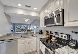 2/2 Ground Unit 10 Min to beach on golf course