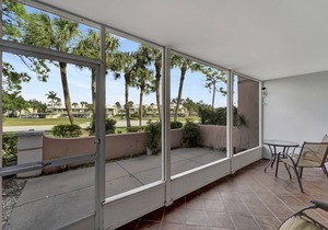 2/2 Ground Unit 10 Min to beach on golf course