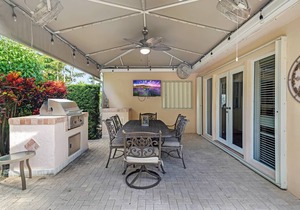 2/2 salt water pool home with king beds
